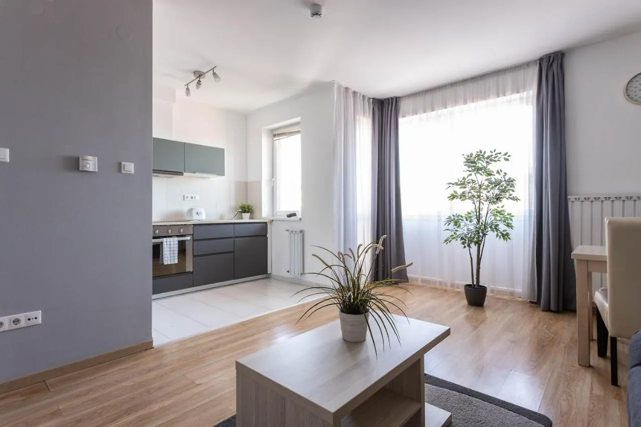 Corvin Plaza Apartments & Suites Budapest 3*,