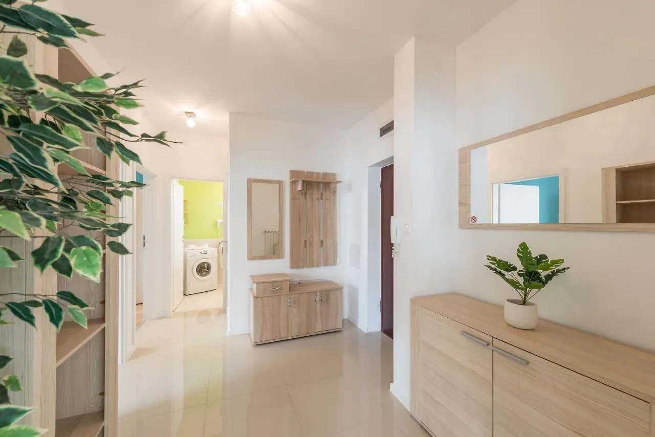 Corvin Plaza Apartments & Suites Budapest 3*,