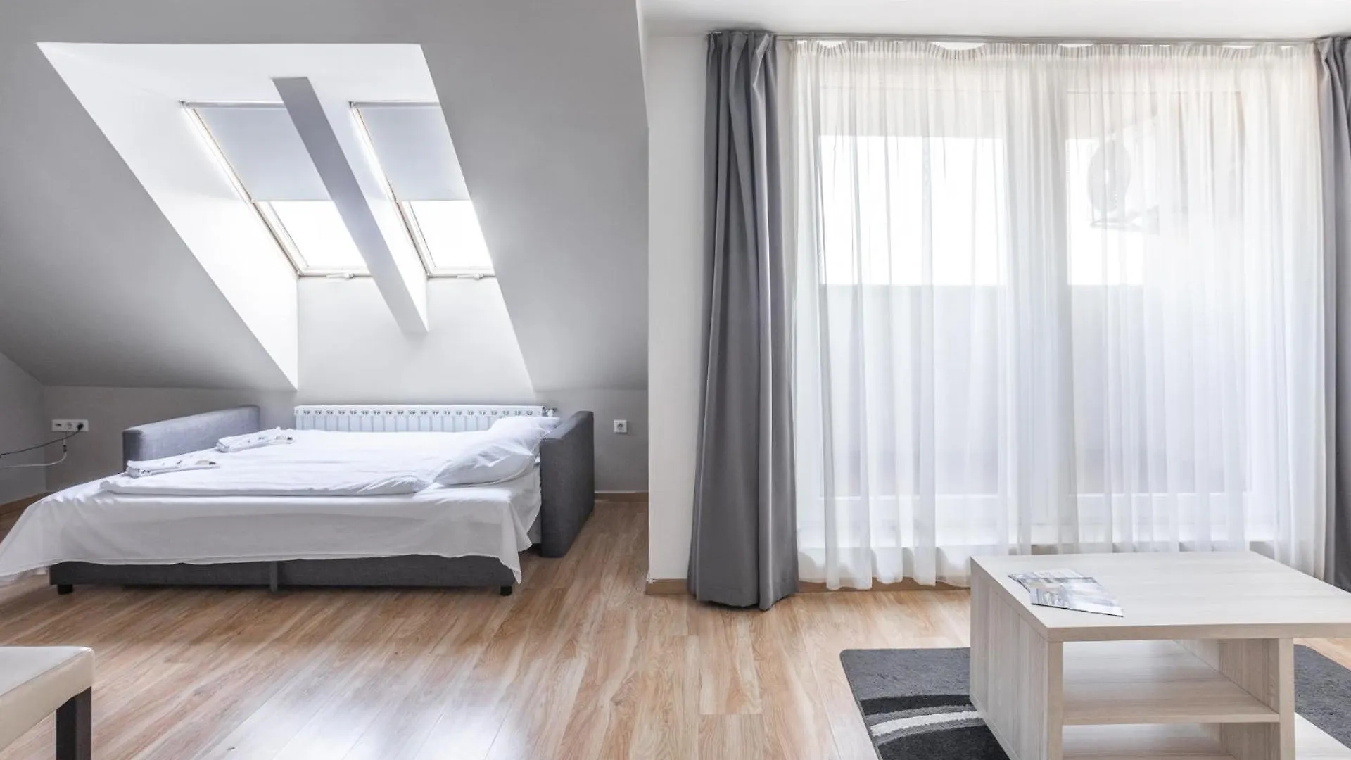 Corvin Plaza Apartments & Suites Budapest 3*,