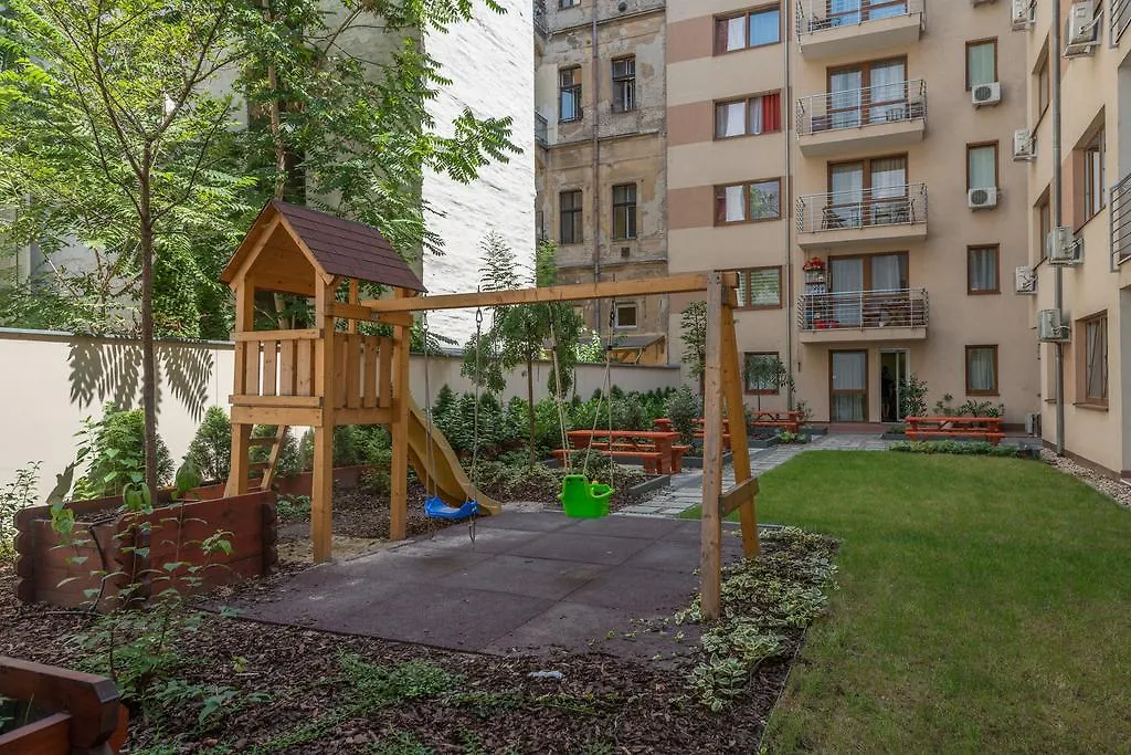 Corvin Plaza Apartments & Suites Budapest 3*,