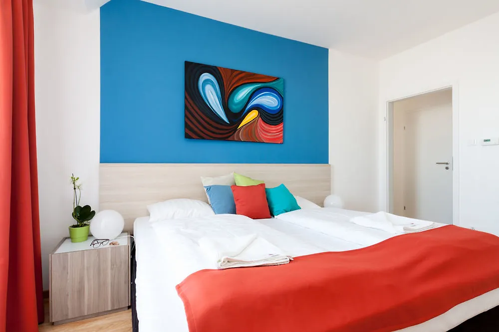 Corvin Plaza Apartments & Suites Budapest 3*,