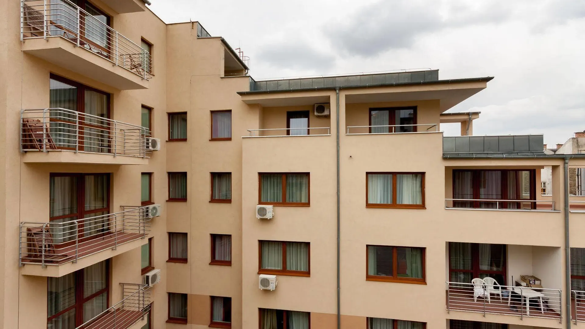 Corvin Plaza Apartments & Suites Budapest 3*,